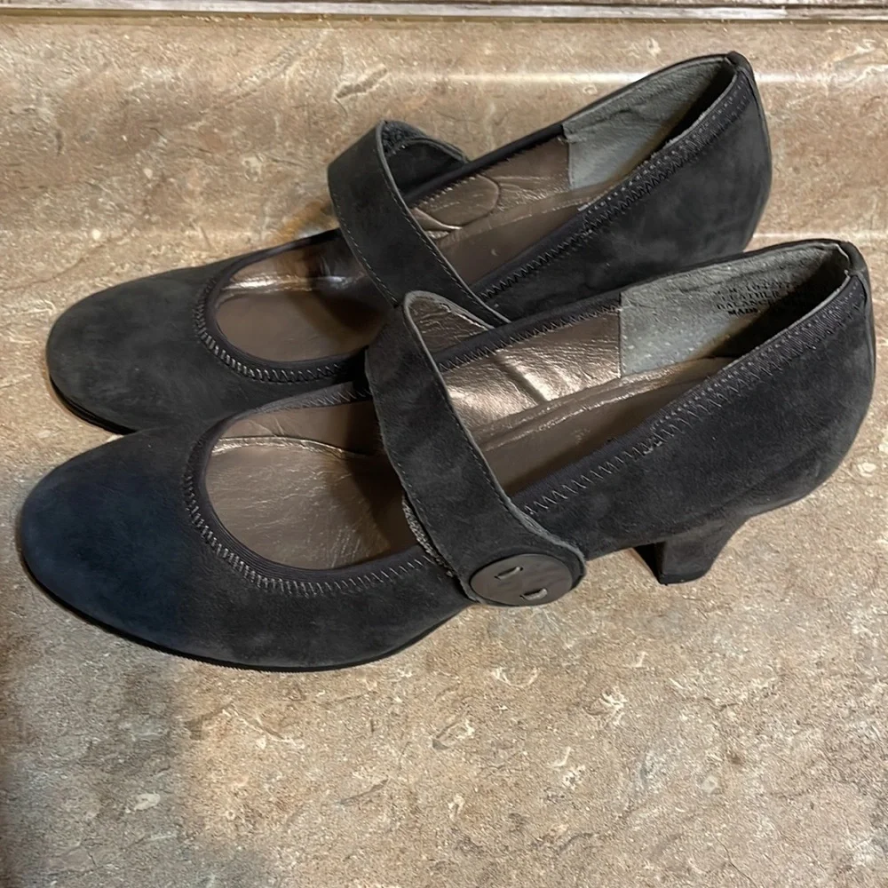 Array Size 9 M Black Mary Jane Heels - Picture 4 of 10